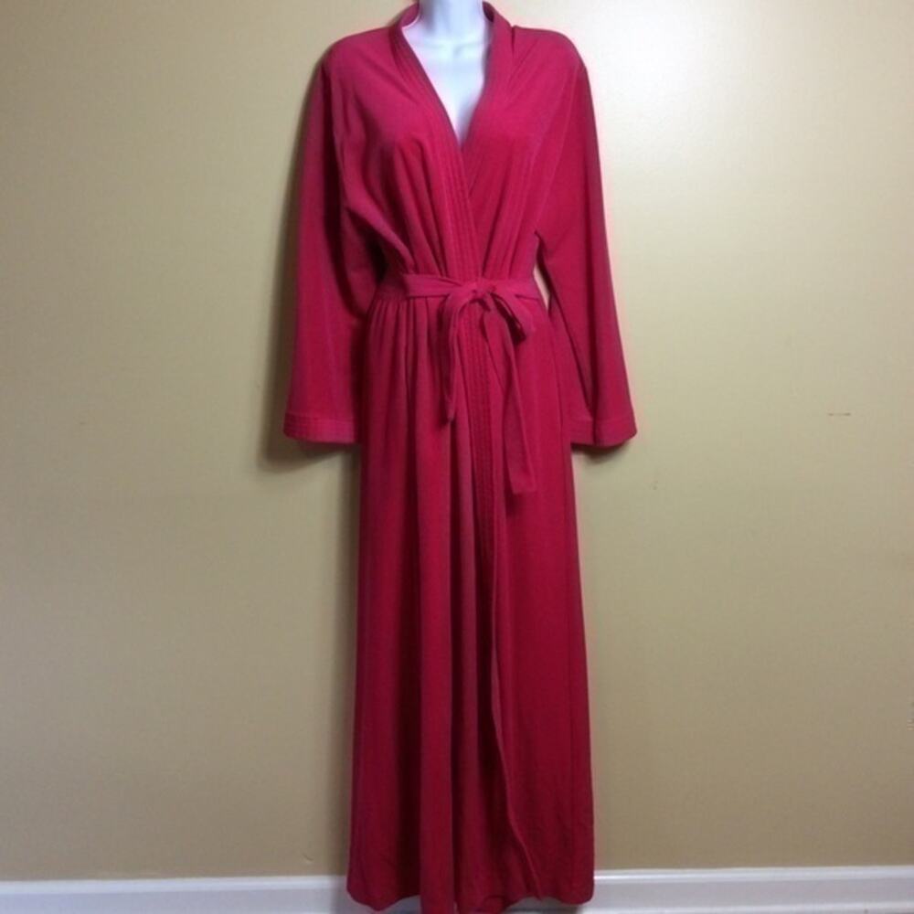 Vintage 1970s Shadowline fuchsia fleece robe. Large.